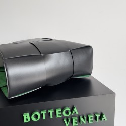 BottegaVeneta Large Arco Tote Bag