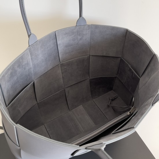 BottegaVeneta Large Arco Tote Bag