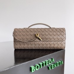 Bottega Veneta Andiamo Clutch Bottega Veneta Andiamo Clutch