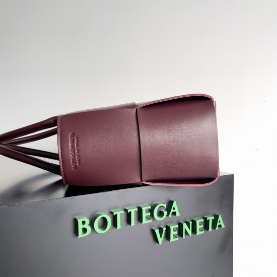 Bottega Veneta Arco Tote Size：30*20*11.5cm