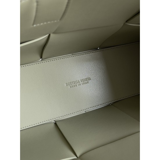 Bottega Veneta Arco Tote Size：30*20*11.5cm