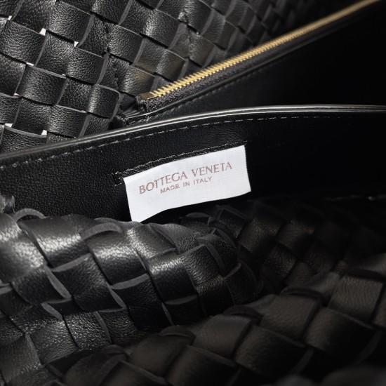 Bottega Veneta Medium Cabat