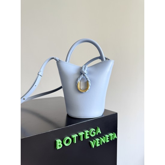 Bottega Veneta Small Liberta Bucket