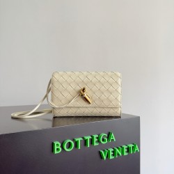 Bottega Veneta Andiamo Pouch Bottega Veneta Andiamo Pouch