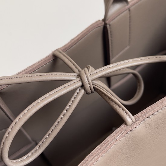 Bottega Veneta Arco Tote Size：30*20*11.5cm