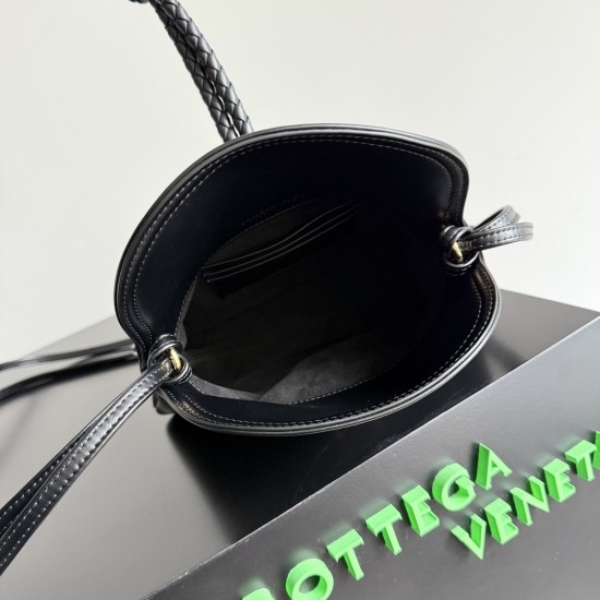 Bottega Veneta Baby Liberta