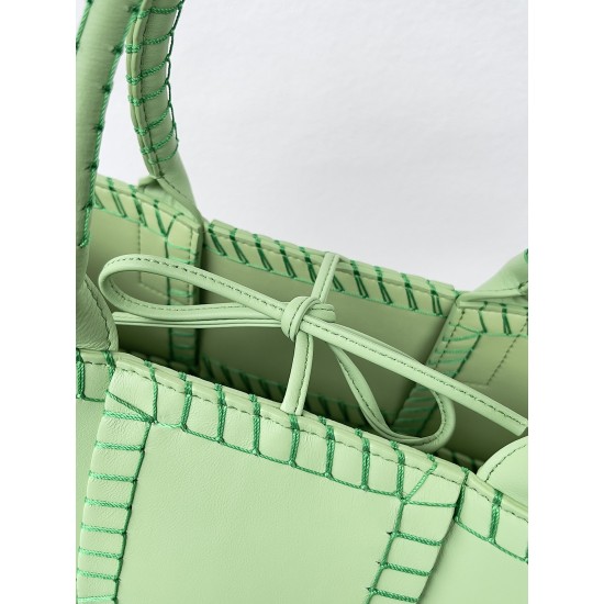 Bottega Veneta Arco Tote Size：30*20*11.5cm