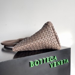 Bottega Veneta Medium Cabat