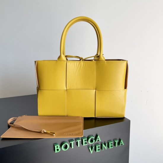 Bottega Veneta Arco Tote Size：30*20*11.5cm