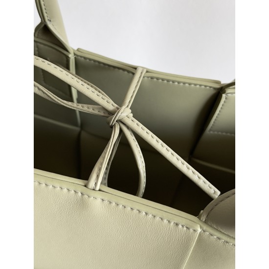Bottega Veneta Arco Tote Size：30*20*11.5cm