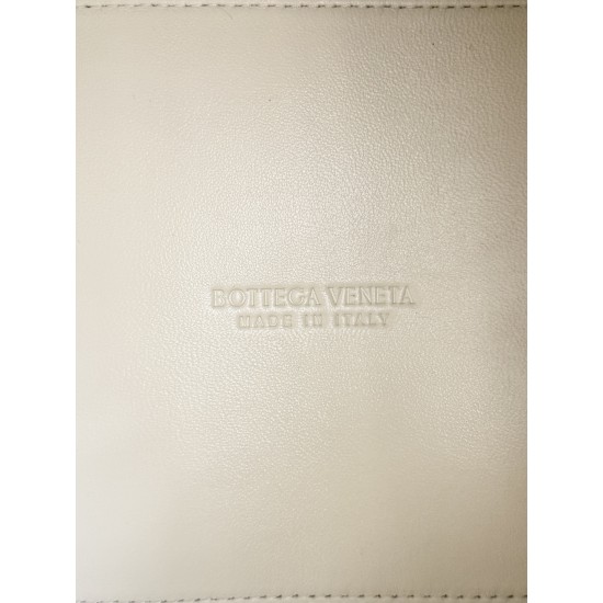 Bottega Veneta Medium Parachute