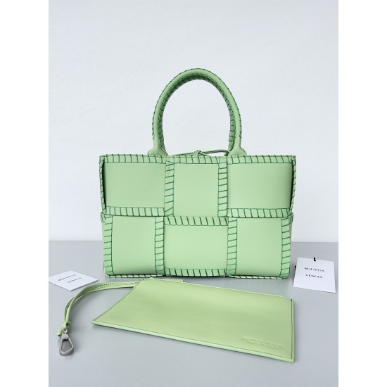 Bottega Veneta Arco Tote Size：30*20*11.5cm