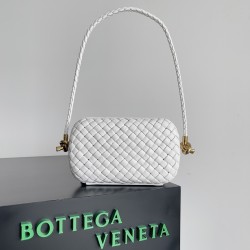 BottegaVeneta Knot On Strap Dinner Package Size: 20.5*6*12.5CM BottegaVeneta Knot On Strap Dinner Package Size: 20.5*6*12.5CM