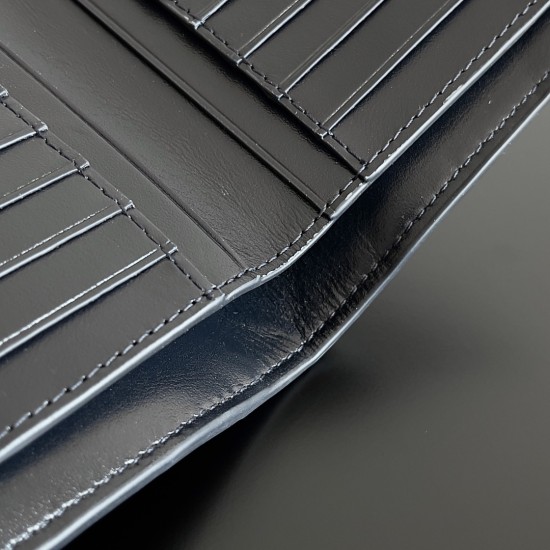 Bottega Veneta Intrecciato Medium Bi-Fold Wallet