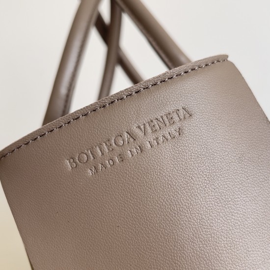 Bottega Veneta Arco Tote Size：30*20*11.5cm