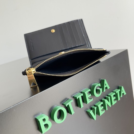 Bottega Veneta Intrecciato Medium Bi-Fold Wallet