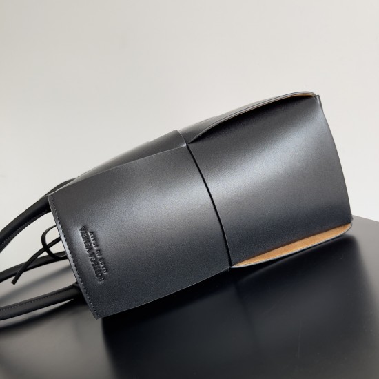 Bottega Veneta Arco Tote Bag