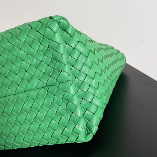 Bottega Veneta Medium Cabat