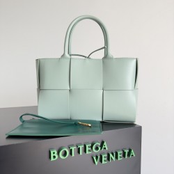 Bottega Veneta Arco Tote Size：30*20*11.5cm
