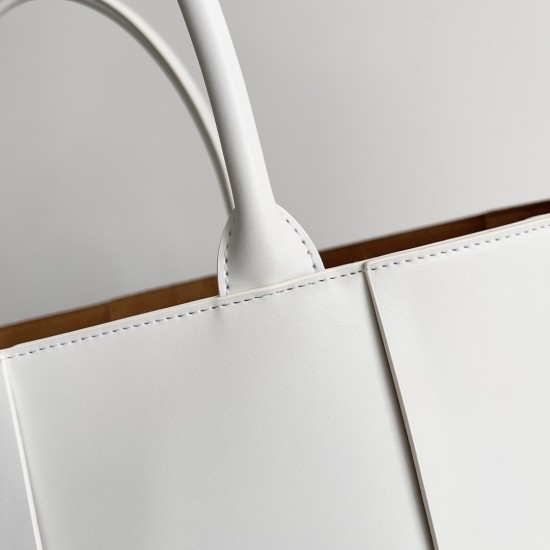 BottegaVeneta Large Arco Tote Bag