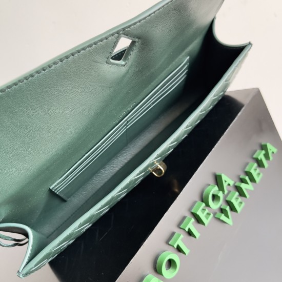 Bottega Veneta Andiamo Clutch