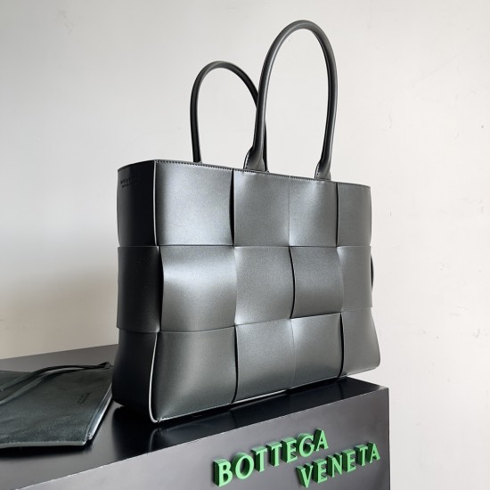 BottegaVeneta Arco Tote