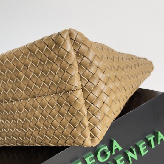 Bottega Veneta Medium Cabat