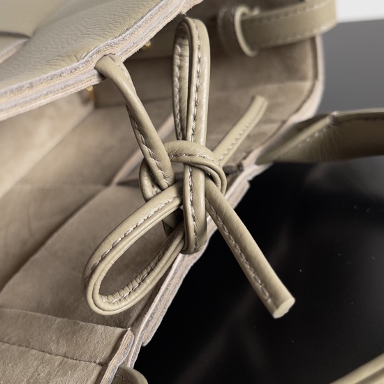 Bottega Veneta Mini Arco Tote