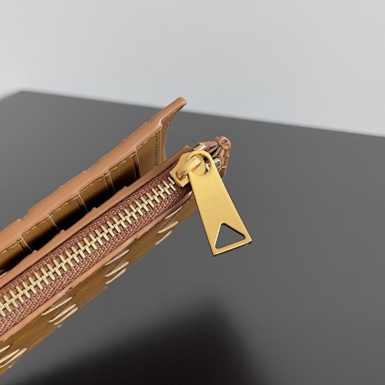 Bottega Veneta Intrecciato Medium Bi-Fold Wallet