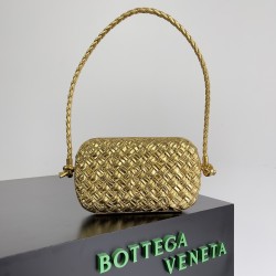 BottegaVeneta Knot On Strap Dinner Package Size: 20.5*6*12.5CM BottegaVeneta Knot On Strap Dinner Package Size: 20.5*6*12.5CM