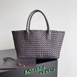 Bottega Veneta Medium Cabat