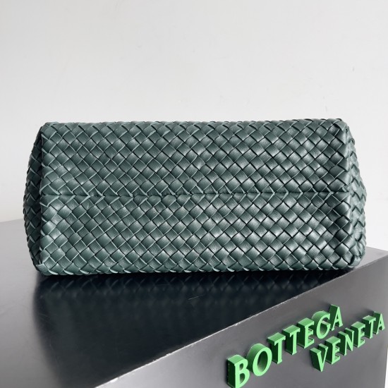 Bottega Veneta Medium Cabat