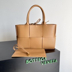 Bottega Veneta Arco Tote Size：30*20*11.5cm