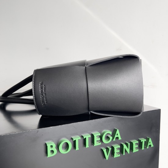 Bottega Veneta Arco Tote Size：30*20*11.5cm