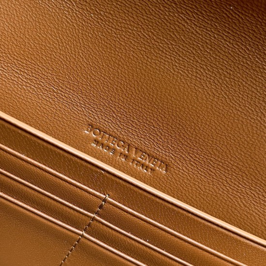 Bottega Veneta Andiamo Clutch