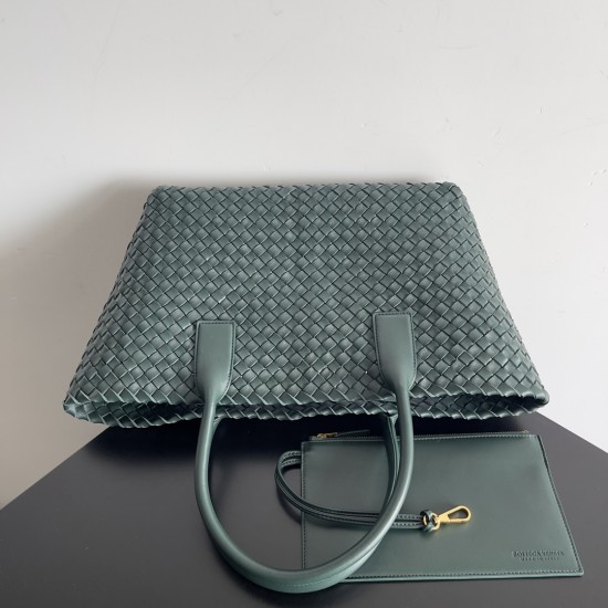 Bottega Veneta Medium Cabat