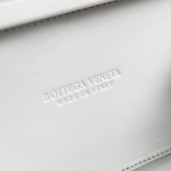 BottegaVeneta Knot On Strap Dinner Package Size: 20.5*6*12.5CM
