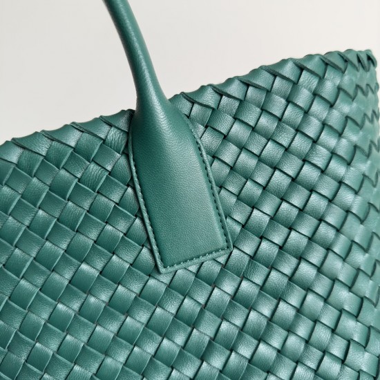 Bottega Veneta Medium Cabat
