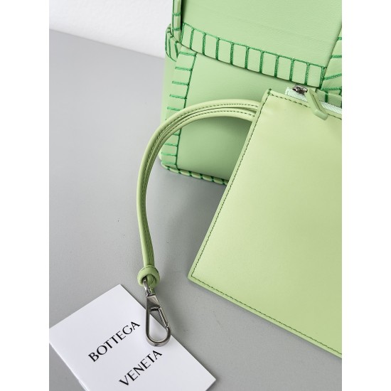Bottega Veneta Arco Tote Size：30*20*11.5cm