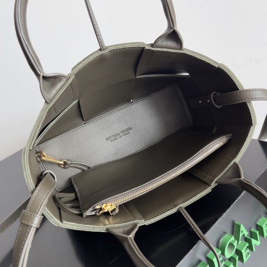 Bottega Veneta Arco Tote