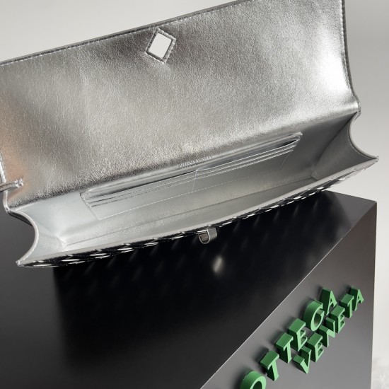 Bottega Veneta Andiamo Clutch
