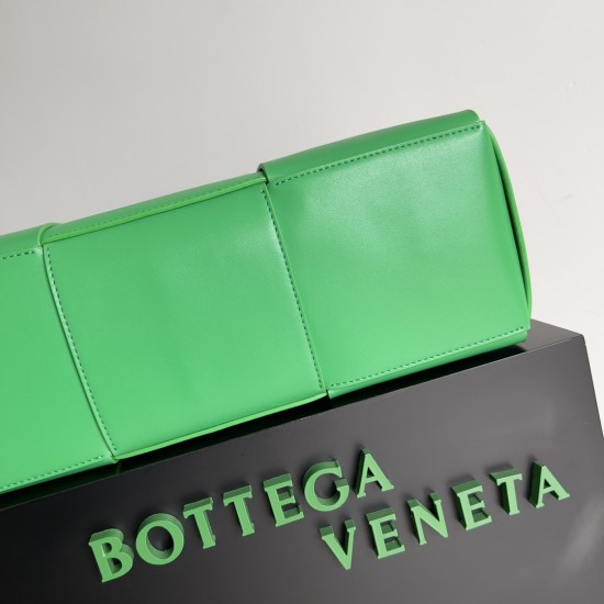 BottegaVeneta Large Arco Tote Bag