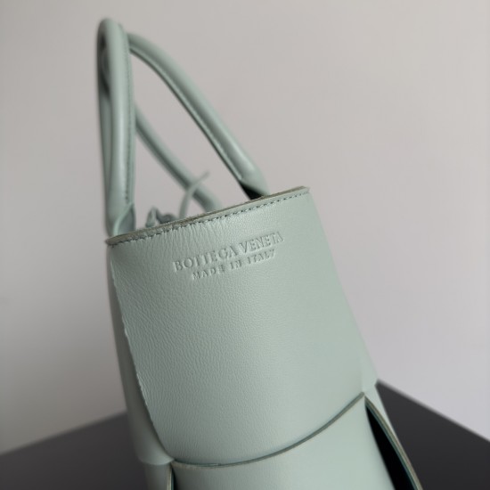 Bottega Veneta Arco Tote Size：30*20*11.5cm