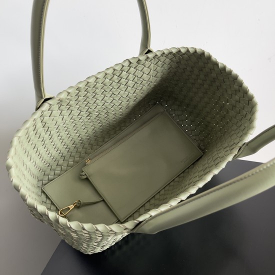 Bottega Veneta Medium Cabat