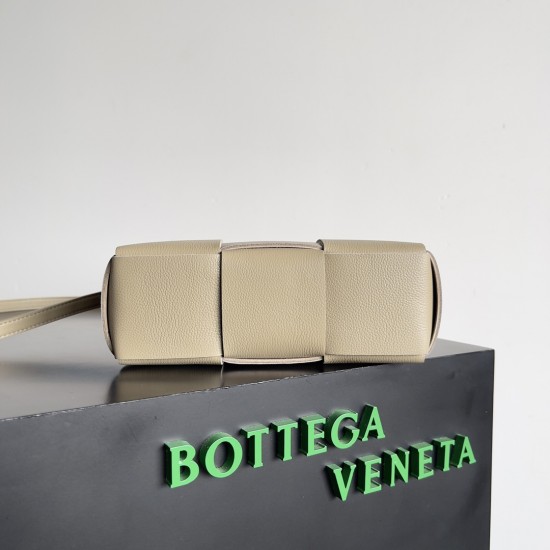 Bottega Veneta Mini Arco Tote