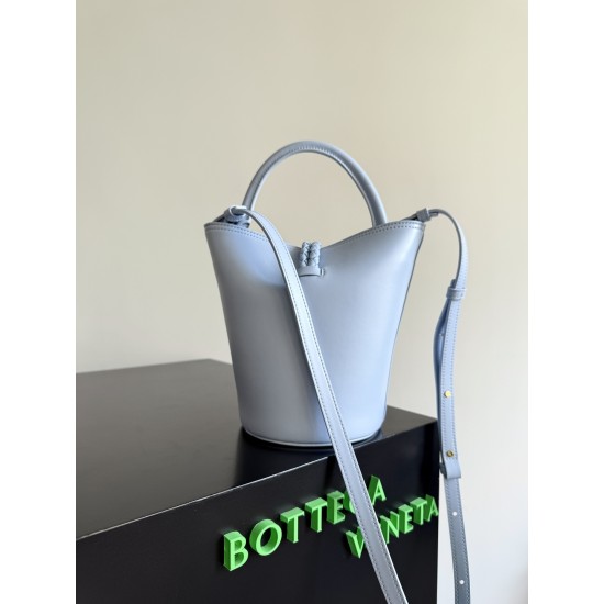 Bottega Veneta Small Liberta Bucket