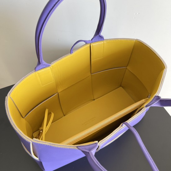 Bottega Veneta Arco Tote Size：30*20*11.5cm