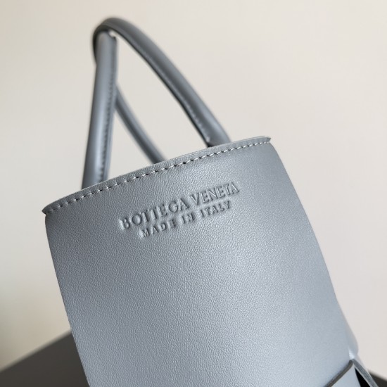 Bottega Veneta Arco Tote Size：30*20*11.5cm