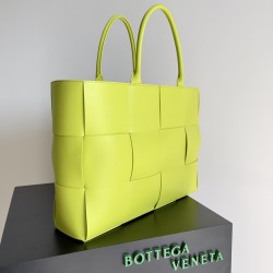 BottegaVeneta Large Arco Tote Bag