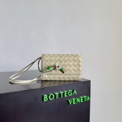 BottegaVeneta Andiamo Daisy Pouch
